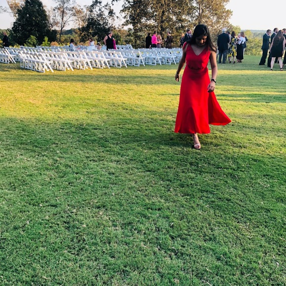 Selling red dress, great for weddings - Picture 2 of 3